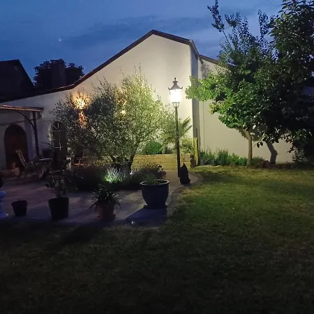 ホームステイ Gaestehaus Frevel Münstermaifeld